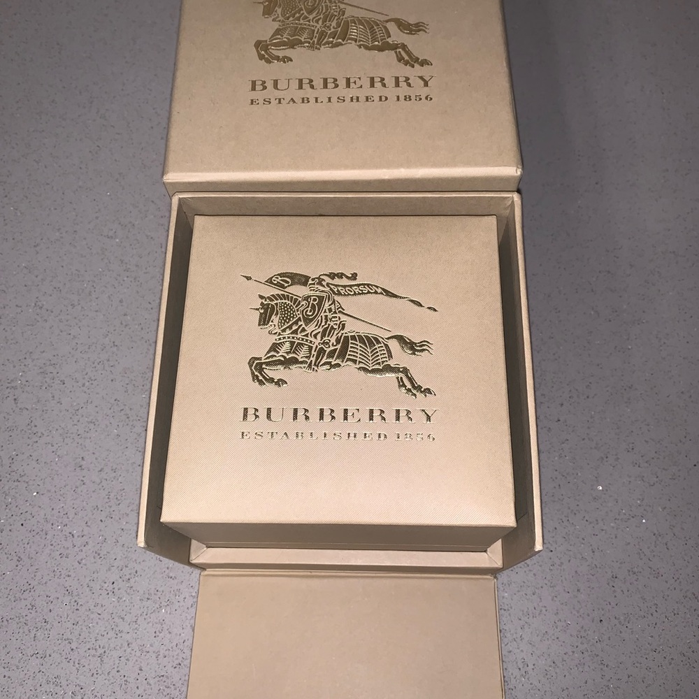 Burberry watch - Picture 2 of 7